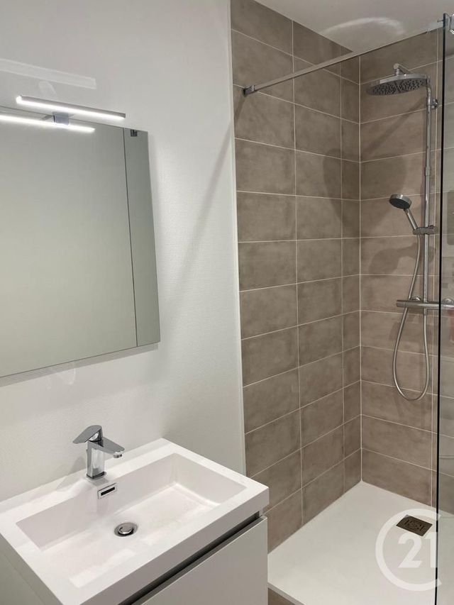 Appartement T3 à louer - 3 pièces - 70.1 m2 - CHATELLERAULT - 86 - POITOU-CHARENTES - Century 21 A.B.C.