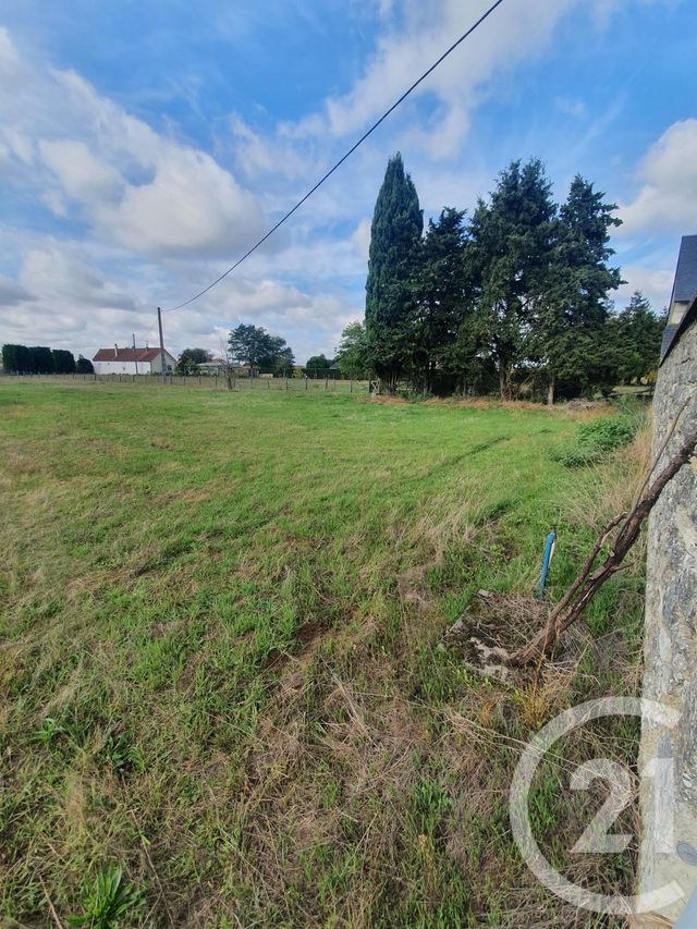 Afficher la photo en grand terrain à vendre - 1927.0 m2 - THURE - 86 - POITOU-CHARENTES - Century 21 A.B.C.