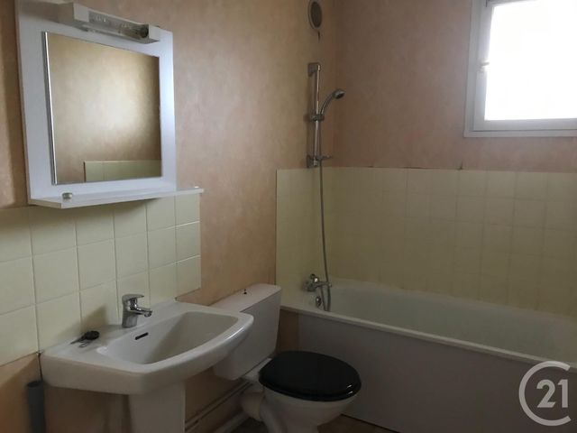Appartement F2 à vendre - 2 pièces - 42.39 m2 - CHATELLERAULT - 86 - POITOU-CHARENTES - Century 21 A.B.C. Appartement F2 à vendre - 2 pièces - 42.39 m2 - CHATELLERAULT - 86 - POITOU-CHARENTES - Century 21 A.B.C.