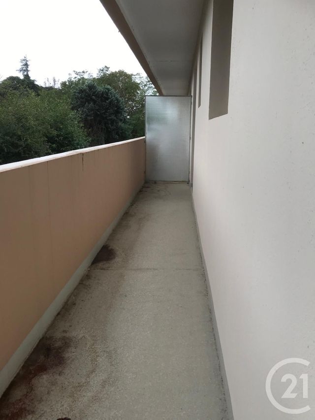 Appartement F2 à vendre - 2 pièces - 42.39 m2 - CHATELLERAULT - 86 - POITOU-CHARENTES - Century 21 A.B.C. Appartement F2 à vendre - 2 pièces - 42.39 m2 - CHATELLERAULT - 86 - POITOU-CHARENTES - Century 21 A.B.C.