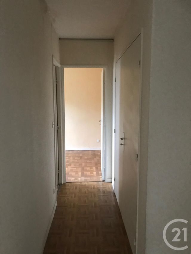 Appartement F2 à vendre - 2 pièces - 42.39 m2 - CHATELLERAULT - 86 - POITOU-CHARENTES - Century 21 A.B.C. Appartement F2 à vendre - 2 pièces - 42.39 m2 - CHATELLERAULT - 86 - POITOU-CHARENTES - Century 21 A.B.C.