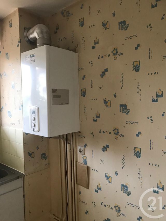 Appartement F2 à vendre - 2 pièces - 42.39 m2 - CHATELLERAULT - 86 - POITOU-CHARENTES - Century 21 A.B.C. Appartement F2 à vendre - 2 pièces - 42.39 m2 - CHATELLERAULT - 86 - POITOU-CHARENTES - Century 21 A.B.C.