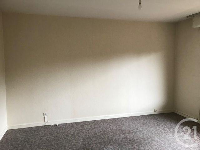 Appartement F2 à vendre - 2 pièces - 42.39 m2 - CHATELLERAULT - 86 - POITOU-CHARENTES - Century 21 A.B.C. Appartement F2 à vendre - 2 pièces - 42.39 m2 - CHATELLERAULT - 86 - POITOU-CHARENTES - Century 21 A.B.C.