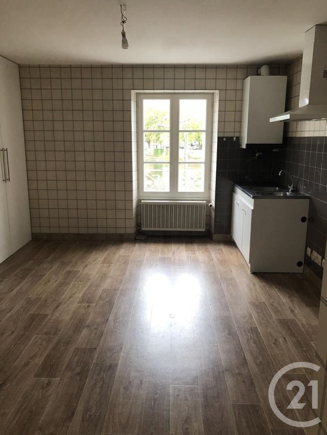 Afficher la photo en grand Appartement F3 à louer - 4 pièces - 87.0 m2 - CHATELLERAULT - 86 - POITOU-CHARENTES - Century 21 A.B.C.