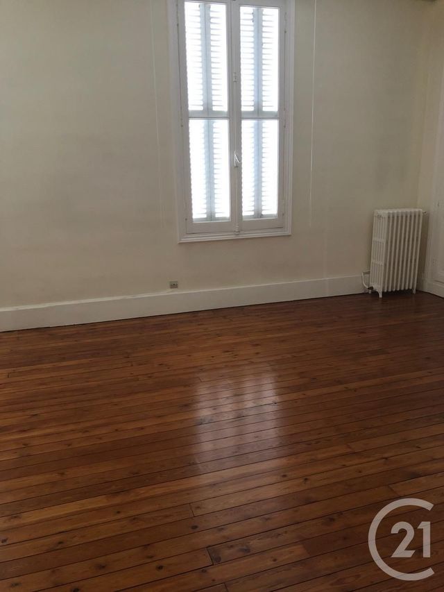 Afficher la photo en grand Appartement F3 à louer - 4 pièces - 87.0 m2 - CHATELLERAULT - 86 - POITOU-CHARENTES - Century 21 A.B.C.
