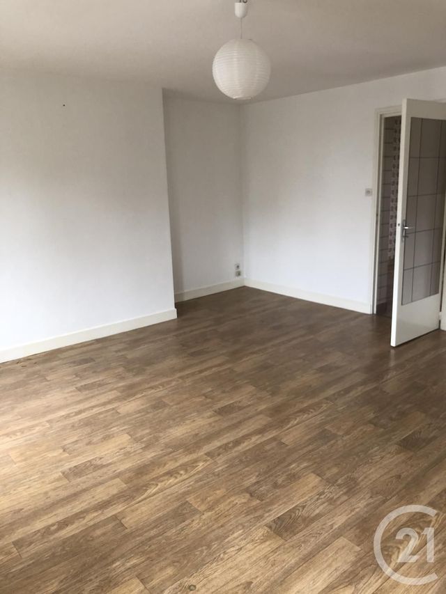 Afficher la photo en grand Appartement F3 à louer - 4 pièces - 87.0 m2 - CHATELLERAULT - 86 - POITOU-CHARENTES - Century 21 A.B.C.