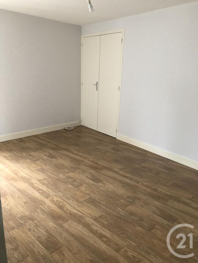 Afficher la photo en grand Appartement F3 à louer - 4 pièces - 87.0 m2 - CHATELLERAULT - 86 - POITOU-CHARENTES - Century 21 A.B.C.