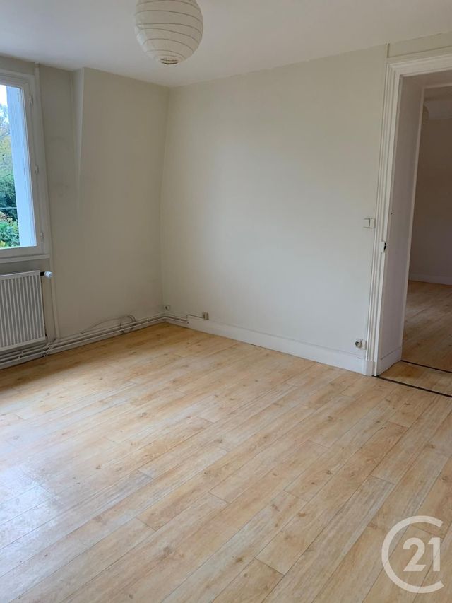Afficher la photo en grand appartement à louer - 4 pièces - 70.0 m2 - CHATELLERAULT - 86 - POITOU-CHARENTES - Century 21 A.B.C.