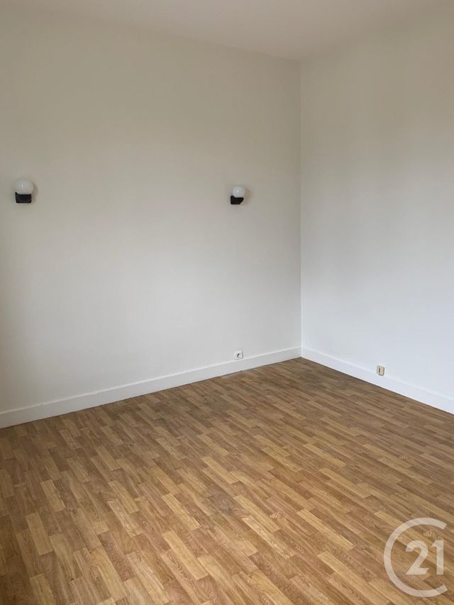 Afficher la photo en grand Appartement F4 à louer - 4 pièces - 101.0 m2 - CHATELLERAULT - 86 - POITOU-CHARENTES - Century 21 A.B.C.