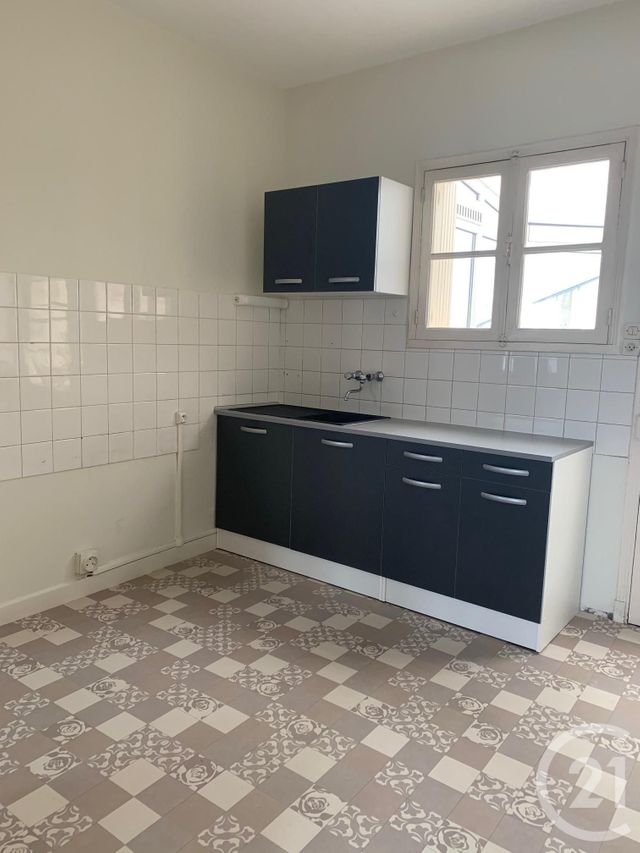 Afficher la photo en grand Appartement F4 à louer - 4 pièces - 101.0 m2 - CHATELLERAULT - 86 - POITOU-CHARENTES - Century 21 A.B.C.