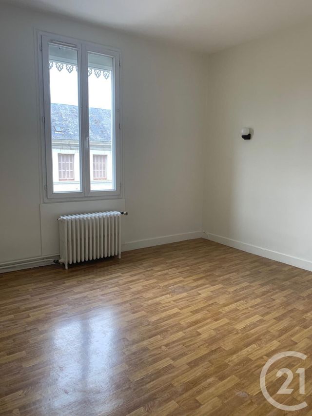 Afficher la photo en grand Appartement F4 à louer - 4 pièces - 101.0 m2 - CHATELLERAULT - 86 - POITOU-CHARENTES - Century 21 A.B.C.