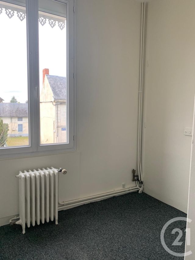 Afficher la photo en grand Appartement F4 à louer - 4 pièces - 101.0 m2 - CHATELLERAULT - 86 - POITOU-CHARENTES - Century 21 A.B.C.