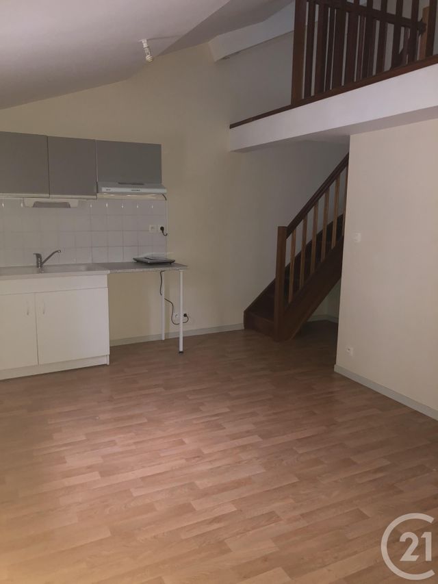 Afficher la photo en grand Appartement F1 à louer - 1 pièce - 55.7 m2 - CHATELLERAULT - 86 - POITOU-CHARENTES - Century 21 A.B.C.