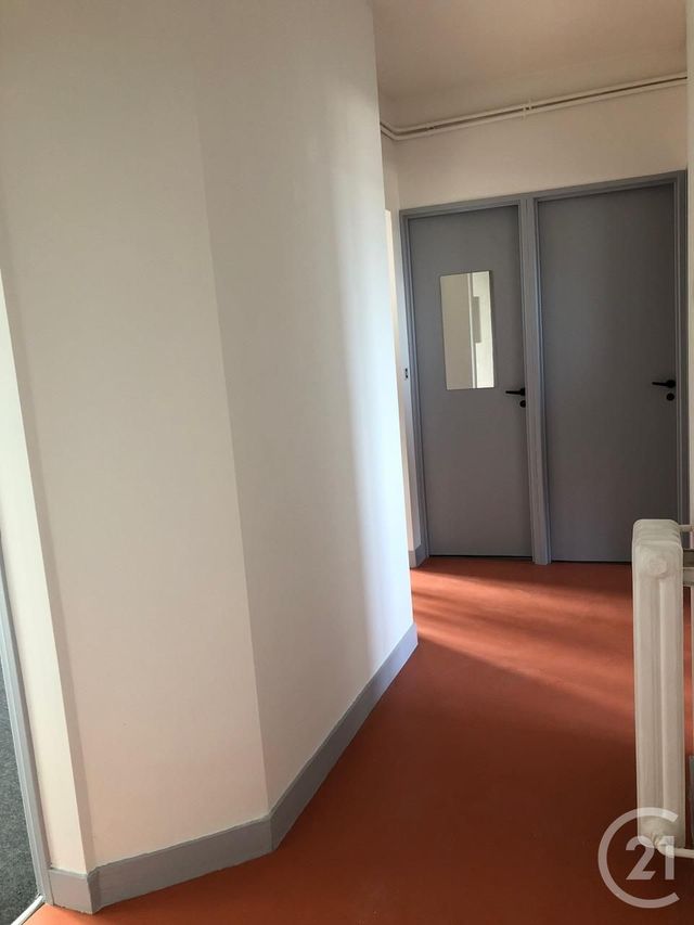 Afficher la photo en grand appartement à louer - 3 pièces - 60.0 m2 - CHATELLERAULT - 86 - POITOU-CHARENTES - Century 21 A.B.C.