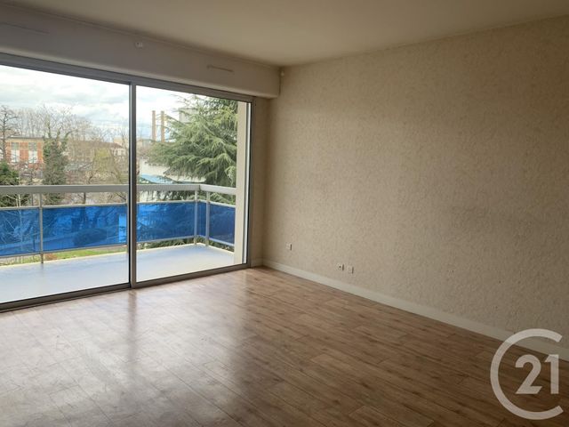 Afficher la photo en grand Appartement F3 à vendre - 4 pièces - 82.0 m2 - CHATELLERAULT - 86 - POITOU-CHARENTES - Century 21 A.B.C.