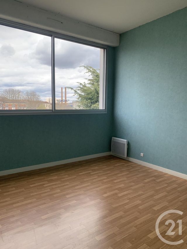 Afficher la photo en grand Appartement F3 à vendre - 4 pièces - 82.0 m2 - CHATELLERAULT - 86 - POITOU-CHARENTES - Century 21 A.B.C.