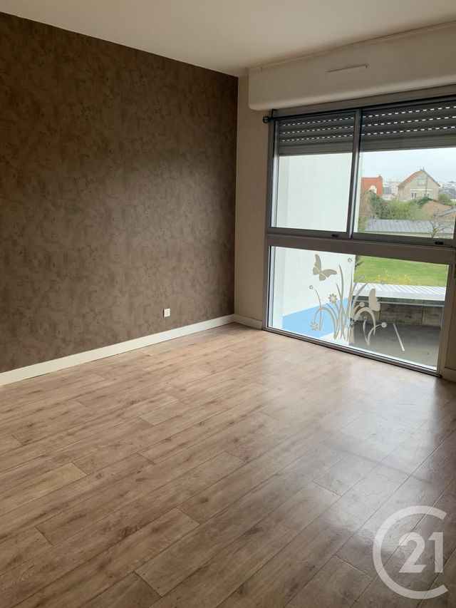 Afficher la photo en grand Appartement F3 à vendre - 4 pièces - 82.0 m2 - CHATELLERAULT - 86 - POITOU-CHARENTES - Century 21 A.B.C.