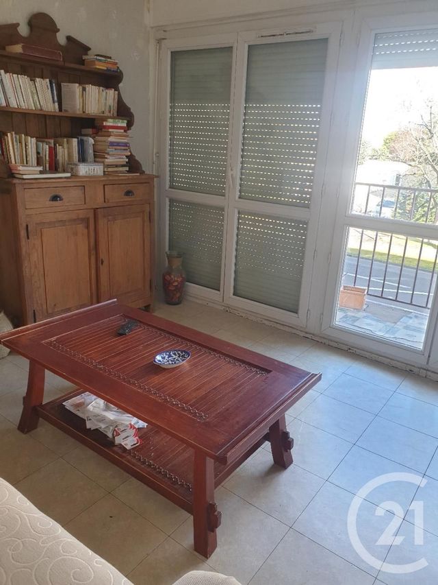 Afficher la photo en grand Appartement F5 à vendre - 5 pièces - 80.04 m2 - CHATELLERAULT - 86 - POITOU-CHARENTES - Century 21 A.B.C.