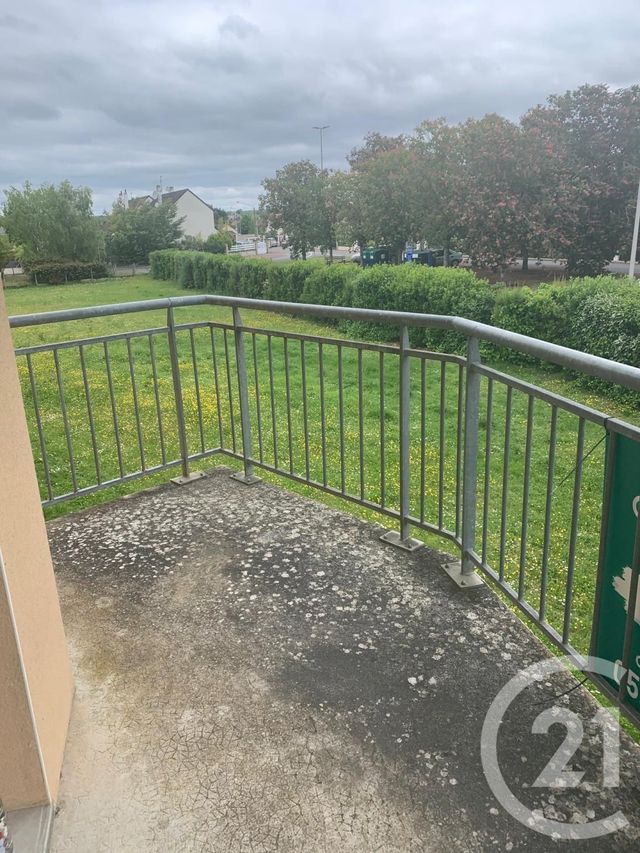 Appartement F1 à louer - 1 pièce - 28.49 m2 - CHATELLERAULT - 86 - POITOU-CHARENTES - Century 21 A.B.C. Appartement F1 à louer - 1 pièce - 28.49 m2 - CHATELLERAULT - 86 - POITOU-CHARENTES - Century 21 A.B.C.