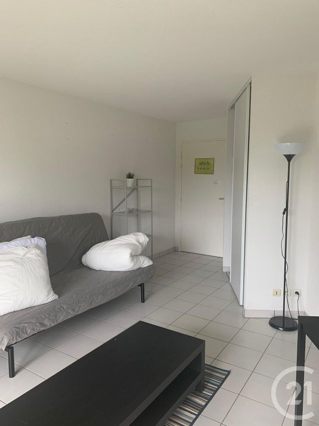 Appartement F1 à louer - 1 pièce - 28.49 m2 - CHATELLERAULT - 86 - POITOU-CHARENTES - Century 21 A.B.C. Appartement F1 à louer - 1 pièce - 28.49 m2 - CHATELLERAULT - 86 - POITOU-CHARENTES - Century 21 A.B.C.