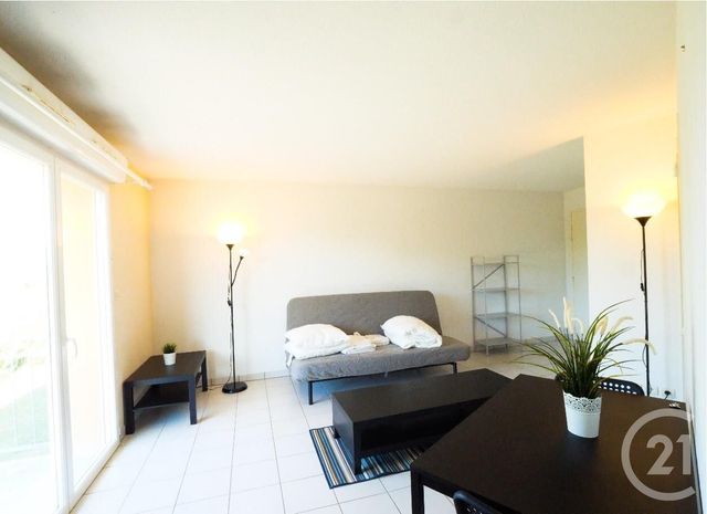 Appartement F1 à louer - 1 pièce - 28.49 m2 - CHATELLERAULT - 86 - POITOU-CHARENTES - Century 21 A.B.C. Appartement F1 à louer - 1 pièce - 28.49 m2 - CHATELLERAULT - 86 - POITOU-CHARENTES - Century 21 A.B.C.