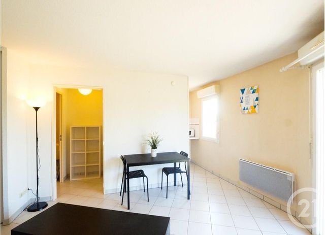 Appartement F1 à louer - 1 pièce - 28.49 m2 - CHATELLERAULT - 86 - POITOU-CHARENTES - Century 21 A.B.C. Appartement F1 à louer - 1 pièce - 28.49 m2 - CHATELLERAULT - 86 - POITOU-CHARENTES - Century 21 A.B.C.
