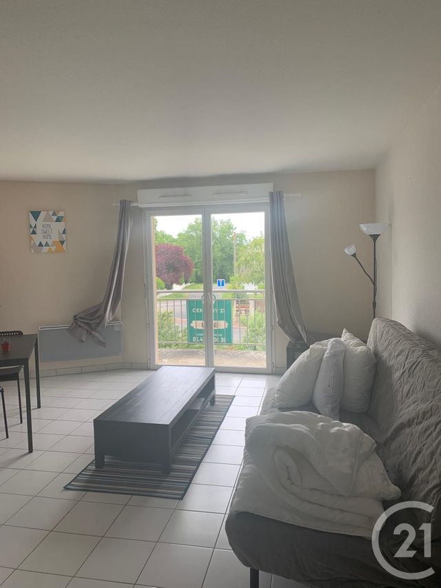 Appartement F1 à louer - 1 pièce - 28.49 m2 - CHATELLERAULT - 86 - POITOU-CHARENTES - Century 21 A.B.C. Appartement F1 à louer - 1 pièce - 28.49 m2 - CHATELLERAULT - 86 - POITOU-CHARENTES - Century 21 A.B.C.