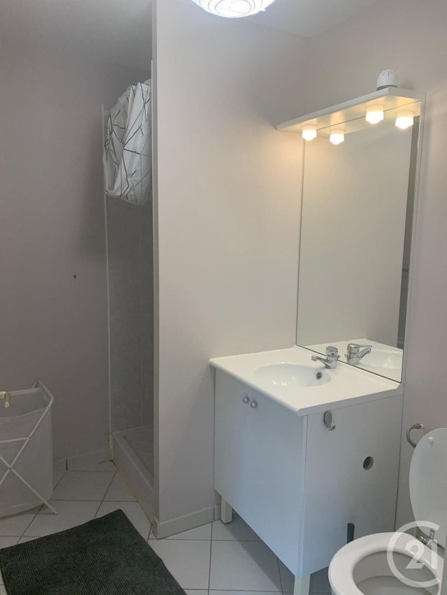Appartement F1 à louer - 1 pièce - 28.49 m2 - CHATELLERAULT - 86 - POITOU-CHARENTES - Century 21 A.B.C. Appartement F1 à louer - 1 pièce - 28.49 m2 - CHATELLERAULT - 86 - POITOU-CHARENTES - Century 21 A.B.C.