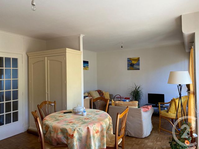 Appartement T4 à vendre - 4 pièces - 76.17 m2 - CHATELLERAULT - 86 - POITOU-CHARENTES - Century 21 A.B.C. Appartement T4 à vendre - 4 pièces - 76.17 m2 - CHATELLERAULT - 86 - POITOU-CHARENTES - Century 21 A.B.C.
