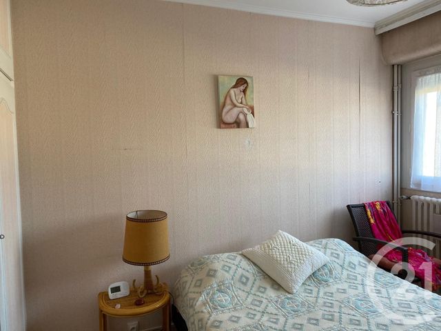 Appartement T4 à vendre - 4 pièces - 76.17 m2 - CHATELLERAULT - 86 - POITOU-CHARENTES - Century 21 A.B.C. Appartement T4 à vendre - 4 pièces - 76.17 m2 - CHATELLERAULT - 86 - POITOU-CHARENTES - Century 21 A.B.C.