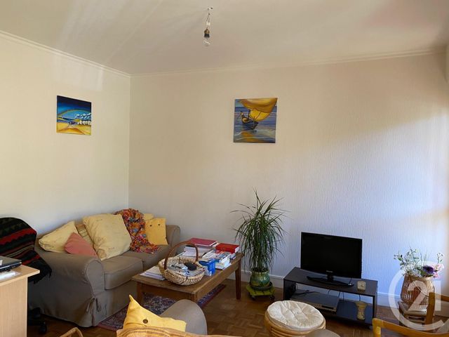 Appartement T4 à vendre - 4 pièces - 76.17 m2 - CHATELLERAULT - 86 - POITOU-CHARENTES - Century 21 A.B.C. Appartement T4 à vendre - 4 pièces - 76.17 m2 - CHATELLERAULT - 86 - POITOU-CHARENTES - Century 21 A.B.C.
