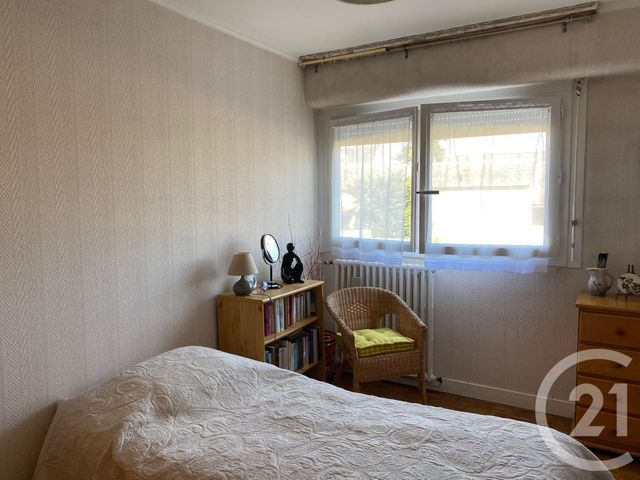 Appartement T4 à vendre - 4 pièces - 76.17 m2 - CHATELLERAULT - 86 - POITOU-CHARENTES - Century 21 A.B.C. Appartement T4 à vendre - 4 pièces - 76.17 m2 - CHATELLERAULT - 86 - POITOU-CHARENTES - Century 21 A.B.C.