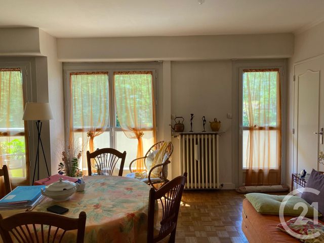 Appartement T4 à vendre - 4 pièces - 76.17 m2 - CHATELLERAULT - 86 - POITOU-CHARENTES - Century 21 A.B.C. Appartement T4 à vendre - 4 pièces - 76.17 m2 - CHATELLERAULT - 86 - POITOU-CHARENTES - Century 21 A.B.C.
