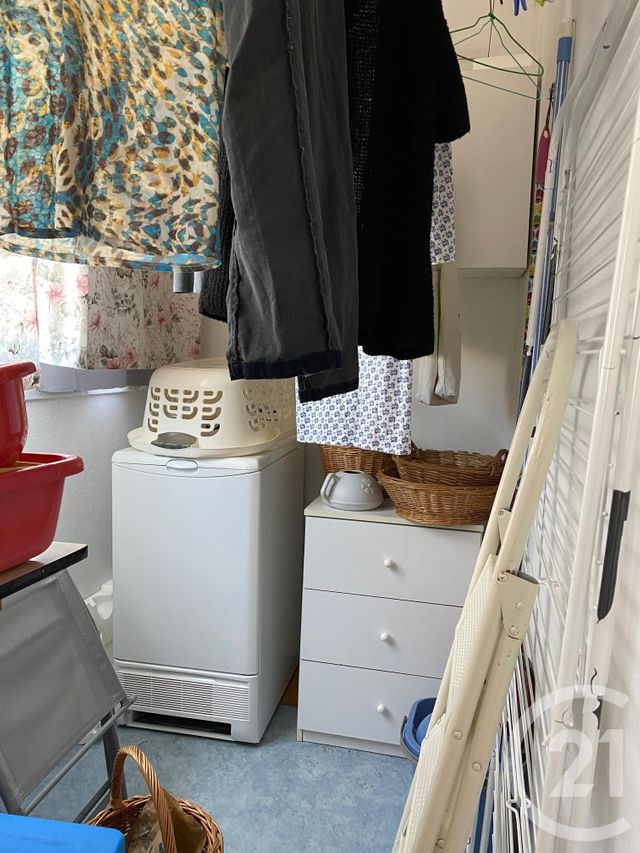 Appartement T4 à vendre - 4 pièces - 76.17 m2 - CHATELLERAULT - 86 - POITOU-CHARENTES - Century 21 A.B.C. Appartement T4 à vendre - 4 pièces - 76.17 m2 - CHATELLERAULT - 86 - POITOU-CHARENTES - Century 21 A.B.C.