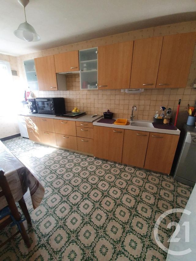 Appartement F3 à vendre - 3 pièces - 72.09 m2 - CHATELLERAULT - 86 - POITOU-CHARENTES - Century 21 A.B.C. Appartement F3 à vendre - 3 pièces - 72.09 m2 - CHATELLERAULT - 86 - POITOU-CHARENTES - Century 21 A.B.C.