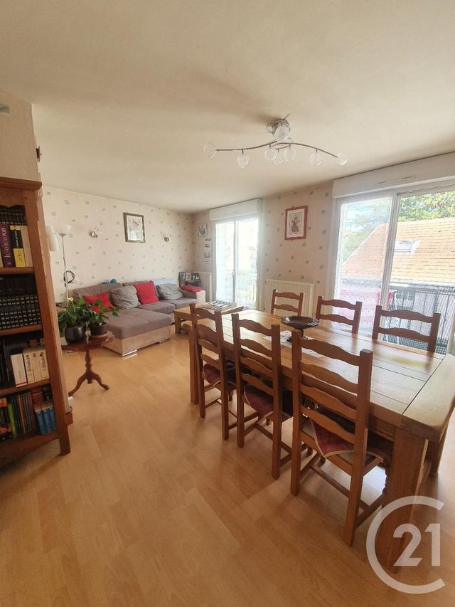 Appartement F3 à vendre - 3 pièces - 72.09 m2 - CHATELLERAULT - 86 - POITOU-CHARENTES - Century 21 A.B.C. Appartement F3 à vendre - 3 pièces - 72.09 m2 - CHATELLERAULT - 86 - POITOU-CHARENTES - Century 21 A.B.C.
