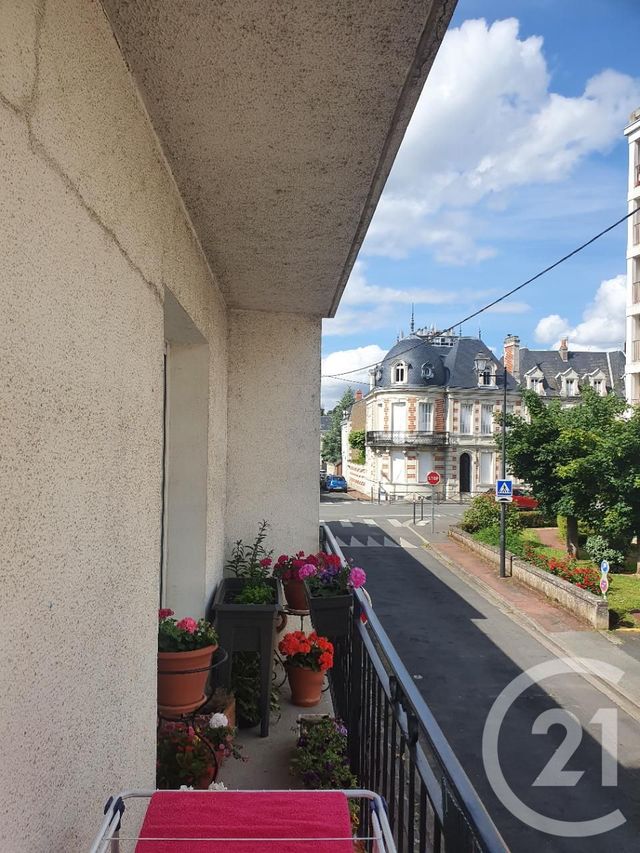 Appartement F3 à vendre - 3 pièces - 72.09 m2 - CHATELLERAULT - 86 - POITOU-CHARENTES - Century 21 A.B.C. Appartement F3 à vendre - 3 pièces - 72.09 m2 - CHATELLERAULT - 86 - POITOU-CHARENTES - Century 21 A.B.C.