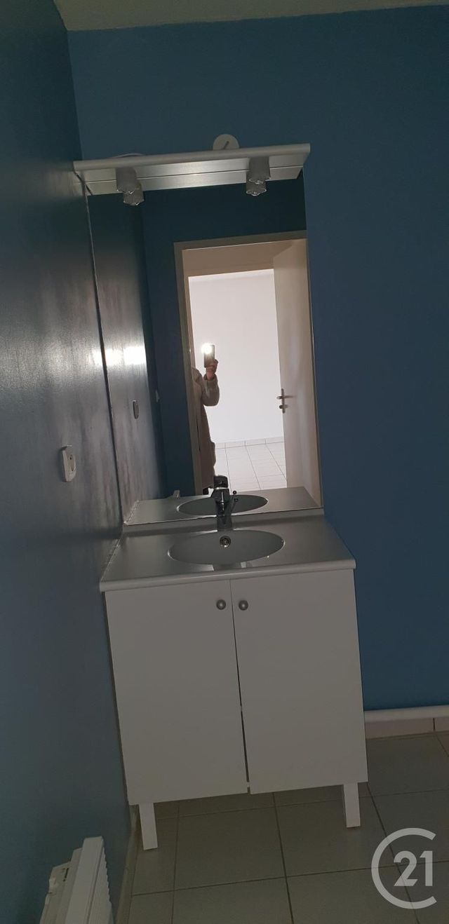 Afficher la photo en grand appartement à louer - 2 pièces - 48.0 m2 - CHATELLERAULT - 86 - POITOU-CHARENTES - Century 21 A.B.C.